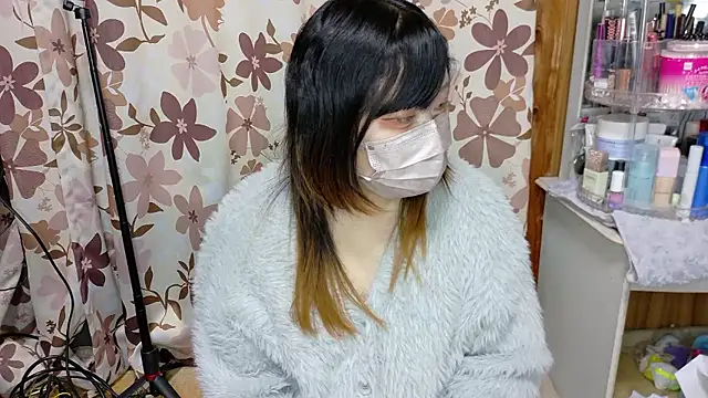 Snapshot of MIKE_chan chatting on November 19, 2025, 2:28 pm MIKE chan online show from November 19, 2025, 2:28 pm