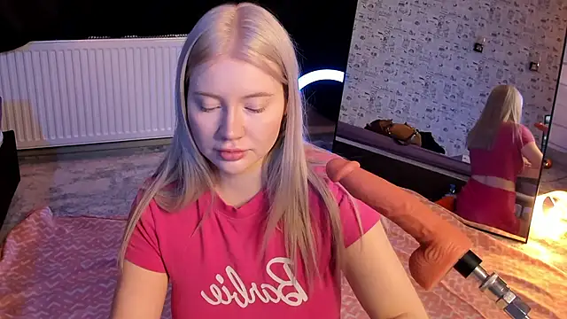 Snapshot of Lillie_Berry chatting on January 13, 2026, 4:49 am Lillie Berry online show from January 13, 2026, 4:49 am