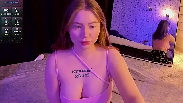 Lillie Berry online show from November 7, 2025, 4:39 am