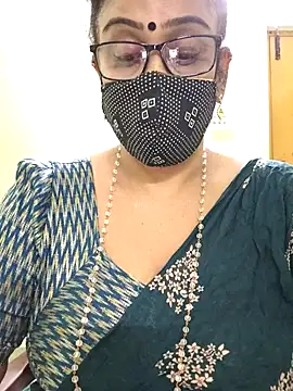 sweet-lotus online show from November 9, 2025, 5:00 am