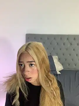 Snapshot of lily_Bliss chatting on September 12, 2025, 10:53 pm lily Bliss online show from September 12, 2025, 10:53 pm