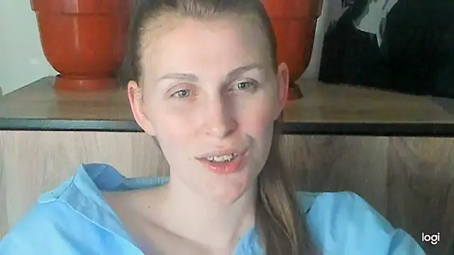 Snapshot of JuliaMuuun chatting on May 12, 2026, 9:54 pm JuliaMuuun online show from May 12, 2026, 9:54 pm