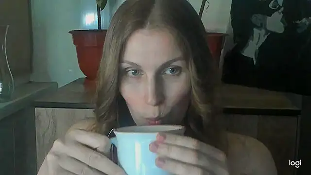 Snapshot of JuliaMuuun chatting on May 27, 2026, 7:10 pm JuliaMuuun online show from May 27, 2026, 7:10 pm