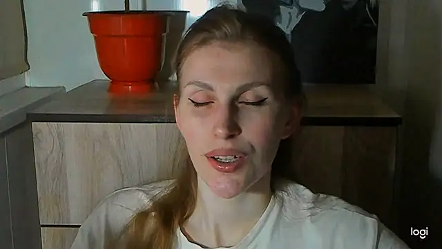 Snapshot of JuliaMuuun chatting on July 10, 2026, 9:37 pm JuliaMuuun online show from July 10, 2026, 9:37 pm