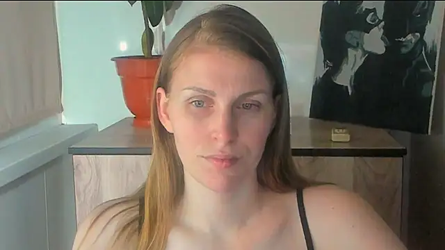 Snapshot of JuliaMuuun chatting on April 16, 2026, 9:15 pm JuliaMuuun online show from April 16, 2026, 9:15 pm