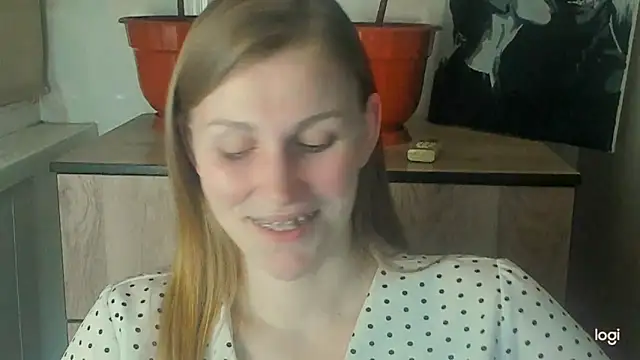Snapshot of JuliaMuuun chatting on May 14, 2026, 9:23 pm JuliaMuuun online show from May 14, 2026, 9:23 pm