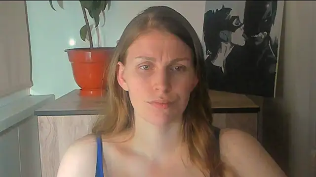 Snapshot of JuliaMuuun chatting on April 4, 2026, 8:59 pm JuliaMuuun online show from April 4, 2026, 8:59 pm