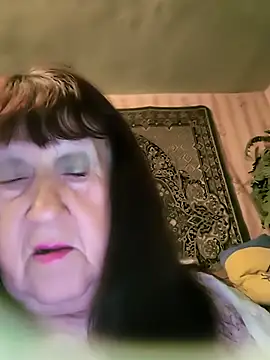 CrystalLime6411 online show from May 11, 2026, 5:31 am