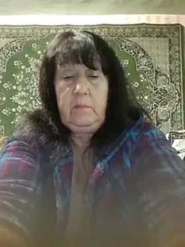 CrystalLime6411 online show from October 12, 2025, 4:19 pm