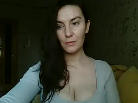 Snapshot of KatalinaQE chatting on October 2, 2025, 7:56 am KatalinaQE online show from October 2, 2025, 7:56 am