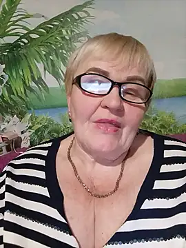 VioletSweet5566 online show from November 6, 2025, 6:45 pm