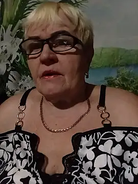 VioletSweet5566 online show from November 29, 2025, 8:42 pm