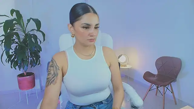 Snapshot of Julieta92_ chatting on May 8, 2026, 9:07 pm Julieta92 online show from May 8, 2026, 9:07 pm