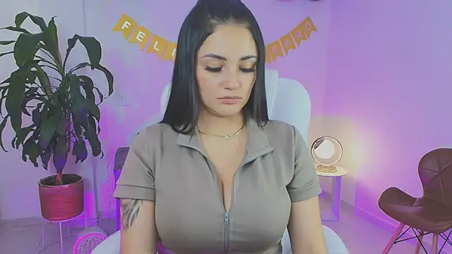 Snapshot of Julieta92_ chatting on April 28, 2026, 9:19 pm Julieta92 online show from April 28, 2026, 9:19 pm