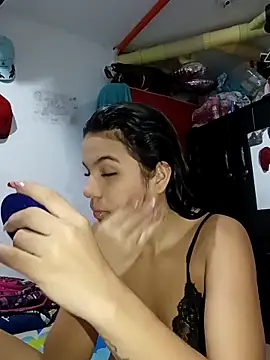 Little-Pussy-Sweet online show from October 16, 2025, 3:37 am