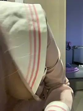 a5l2e0x online show from April 12, 2026, 1:14 pm