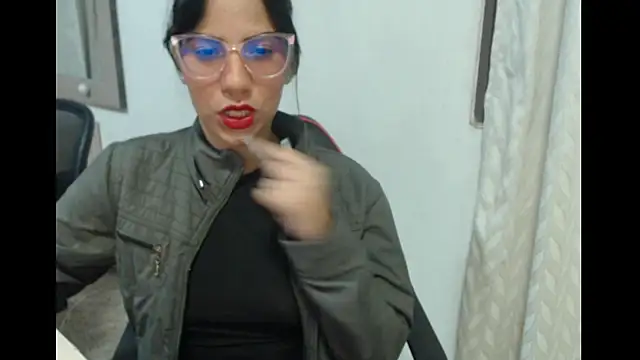 SamantaSweett  online show from April 15, 2026, 5:02 am