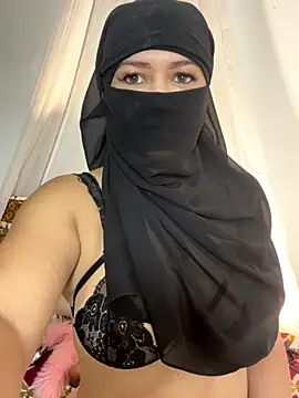 Snapshot of Amyraa_ chatting on November 4, 2025, 1:37 pm Amyraa online show from November 4, 2025, 1:37 pm