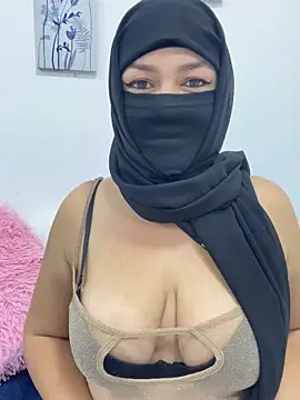 Amyraa  online show from December 14, 2025, 11:43 pm