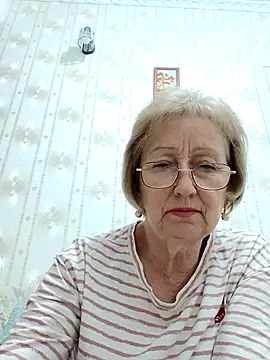 AlikaSwan5821 online show from November 11, 2025, 8:36 pm