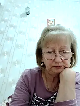 AlikaSwan5821 online show from October 31, 2025, 8:16 pm