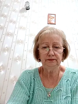 AlikaSwan5821 online show from November 18, 2025, 8:01 pm