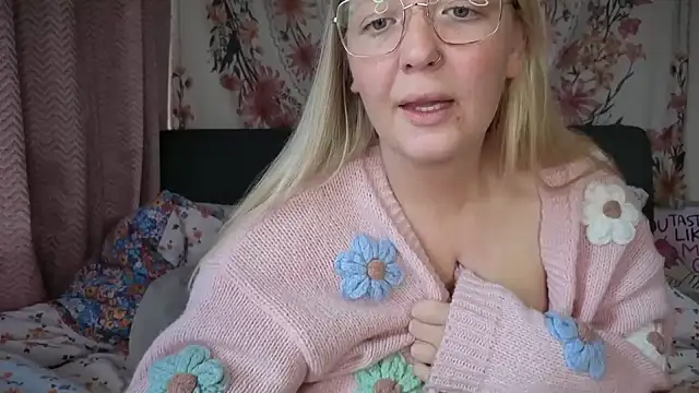 Daisyxoxo  online show from October 9, 2025, 8:48 am