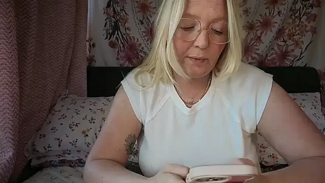 Snapshot of Daisyxoxo_ chatting on May 1, 2026, 9:36 am Daisyxoxo online show from May 1, 2026, 9:36 am