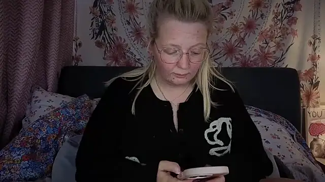 Snapshot of Daisyxoxo_ chatting on February 20, 2026, 9:44 am Daisyxoxo online show from February 20, 2026, 9:44 am