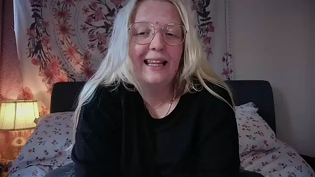 Snapshot of Daisyxoxo_ chatting on May 19, 2026, 8:43 am Daisyxoxo online show from May 19, 2026, 8:43 am