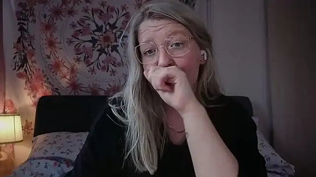 Snapshot of Daisyxoxo_ chatting on June 17, 2026, 8:47 am Daisyxoxo online show from June 17, 2026, 8:47 am