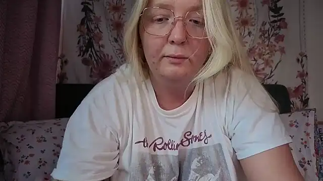 Snapshot of Daisyxoxo_ chatting on May 4, 2026, 8:50 am Daisyxoxo online show from May 4, 2026, 8:50 am