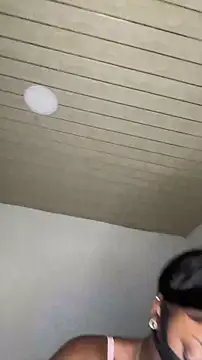 Snapshot of _foreigntitts chatting on November 17, 2025, 4:00 pm foreigntitts online show from November 17, 2025, 4:00 pm