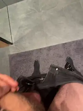 Snapshot of cumshot_foryou chatting on April 5, 2026, 12:17 am cumshot foryou online show from April 5, 2026, 12:17 am