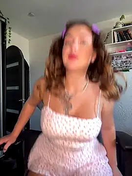 Snapshot of MikssMolly chatting on October 14, 2025, 6:47 am MikssMolly online show from October 14, 2025, 6:47 am