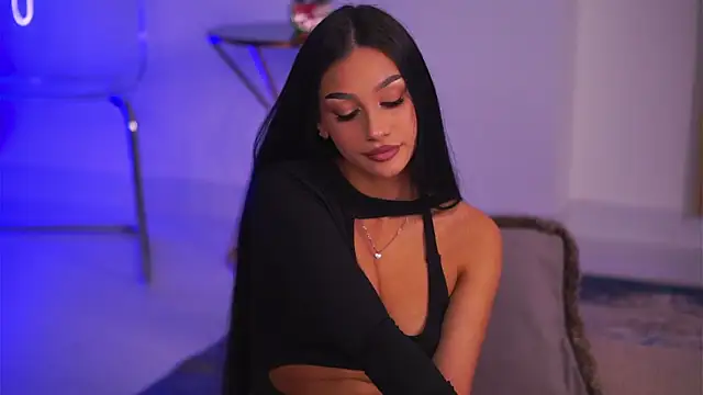 NinaSolenne online show from December 17, 2025, 8:14 pm