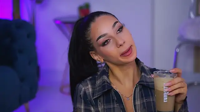 NinaSolenne online show from November 29, 2025, 7:47 pm