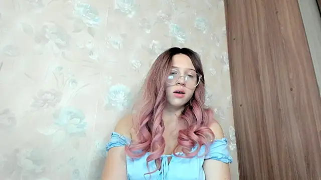 Stephanie Hills online show from September 10, 2025, 7:40 am