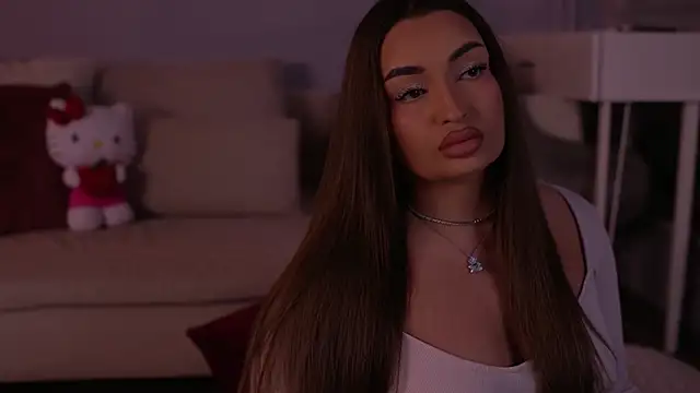 MillaSerene online show from April 13, 2026, 5:33 am