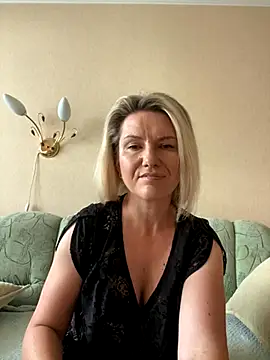 Snapshot of AliceSwan4011 chatting on September 22, 2025, 2:34 pm AliceSwan4011 online show from September 22, 2025, 2:34 pm