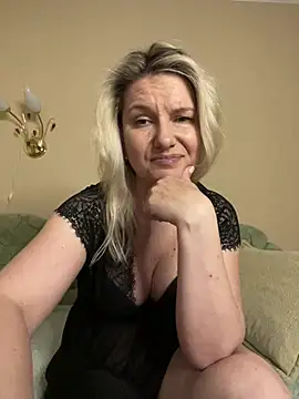 Snapshot of AliceSwan4011 chatting on May 20, 2026, 2:36 pm AliceSwan4011 online show from May 20, 2026, 2:36 pm