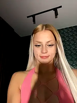 Snapshot of FavoriteKira chatting on October 19, 2025, 3:37 pm FavoriteKira online show from October 19, 2025, 3:37 pm