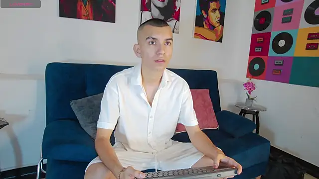 RowanCley online show from October 15, 2025, 12:24 pm