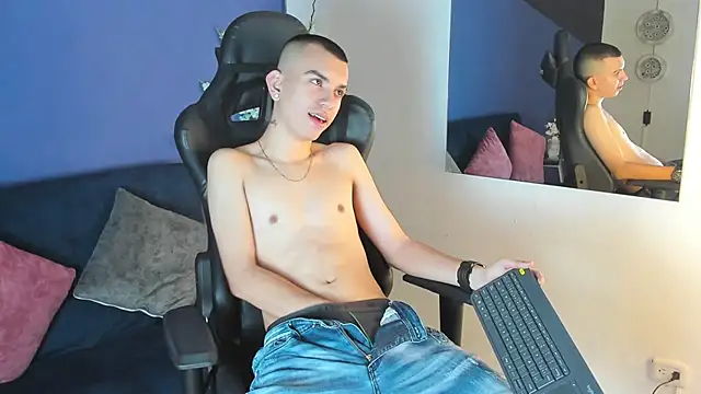 RowanCley online show from November 10, 2025, 12:21 pm