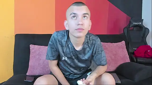 RowanCley online show from September 11, 2025, 12:16 pm