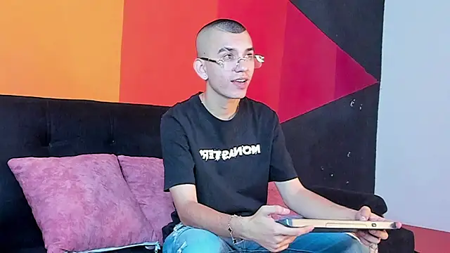 RowanCley online show from September 25, 2025, 12:11 pm