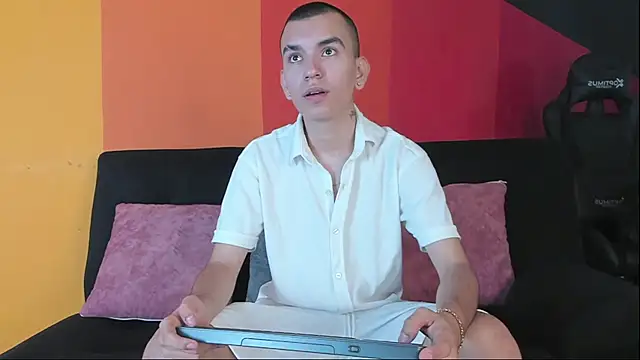 RowanCley online show from September 10, 2025, 12:15 pm