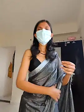 Shivani2002 online show from May 17, 2026, 3:06 am