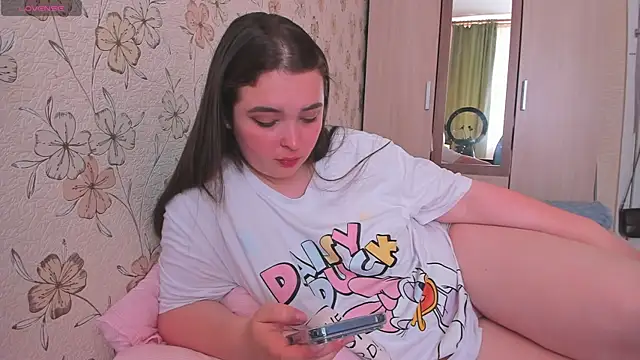 Snapshot of Alice_next_door chatting on June 7, 2026, 11:37 am Alice next door online show from June 7, 2026, 11:37 am