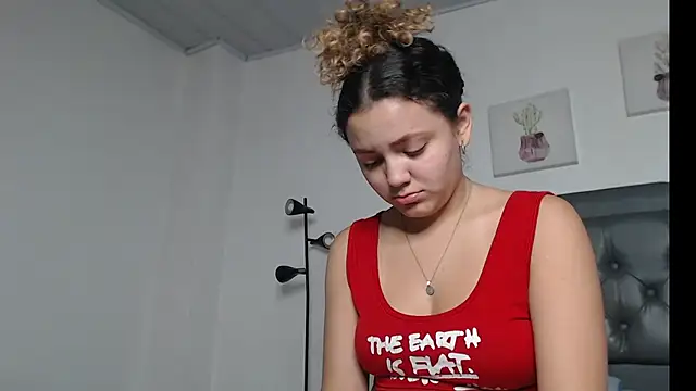 Giia Monroe online show from November 22, 2025, 3:55 pm